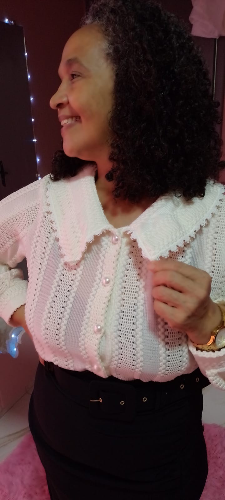 Camisa Feminina em Tricô com Bordados e Botões de Pérola